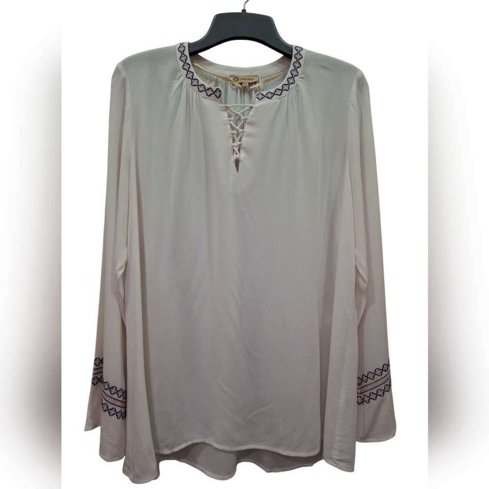 "DEMOCRACY" SZ. 2X Embroidered Cream Blouse. 100%Viscose. Light and breezy.....